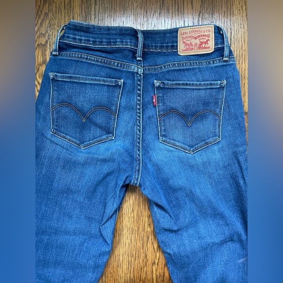 Size 26 Bootcut Levi’s - Picture 2 of 3